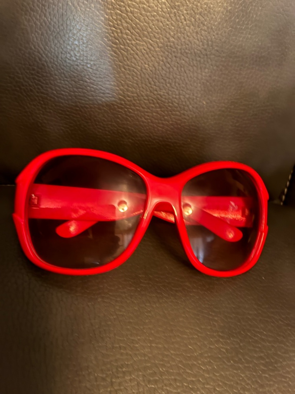 Inspired by Gucci Red Oversized Sunglasses With Interlocking Logo